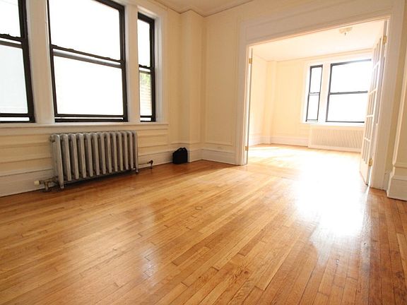 3rd image of 124 W 72nd St #6AA