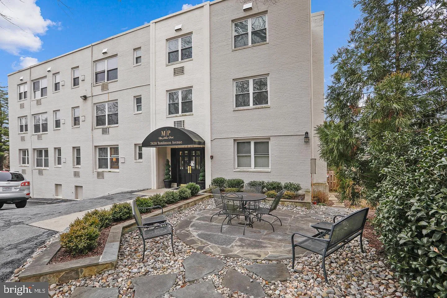 1 bed, 1.0 bath, 674 sqft, $1,800 — Photo 2