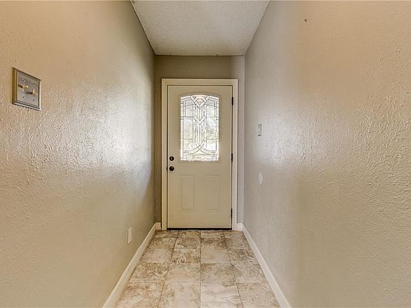 3rd image of 1213 Linda Ln