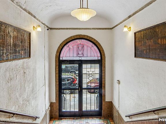 2nd image of 340 Fairmount Ave APT 501