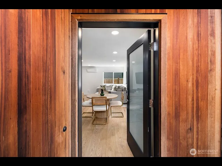 4028 5th Ave NE — Photo 17