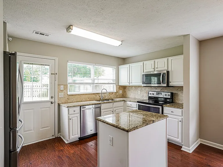 2900 Summer Hollow Ct — Photo 6