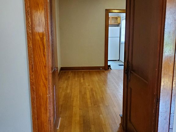 4th image of 82 E Dodridge St