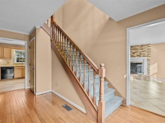 5th image of 1516 Chimney Rock Dr