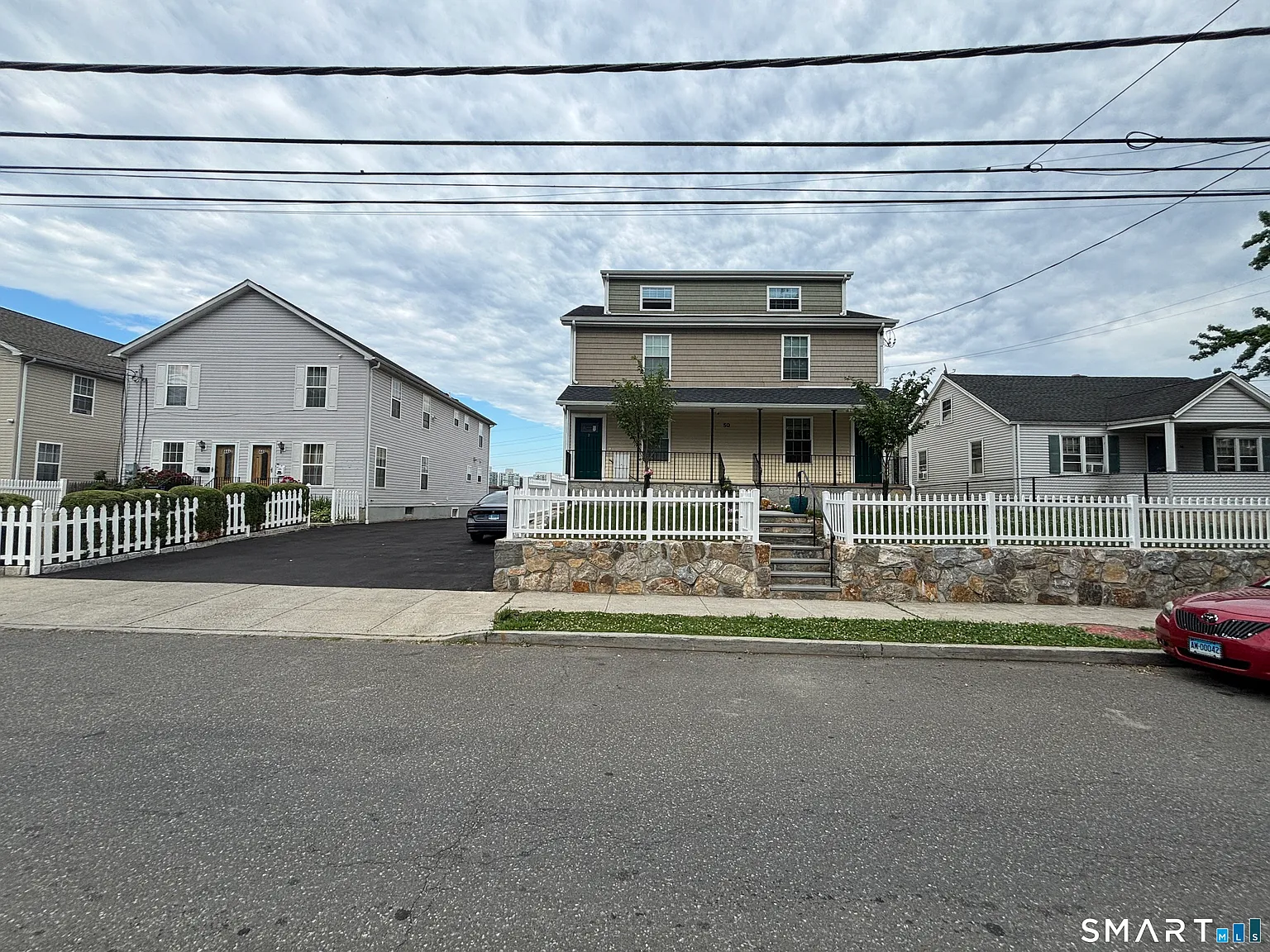 5 bed, 2.0 bath, 1701 sqft, $5,300 — Photo 1