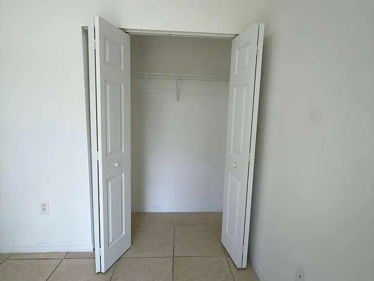 3842 SW 48th Ave — Photo 20