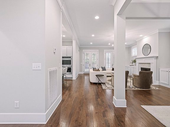 5th image of 105 Ransom Ave