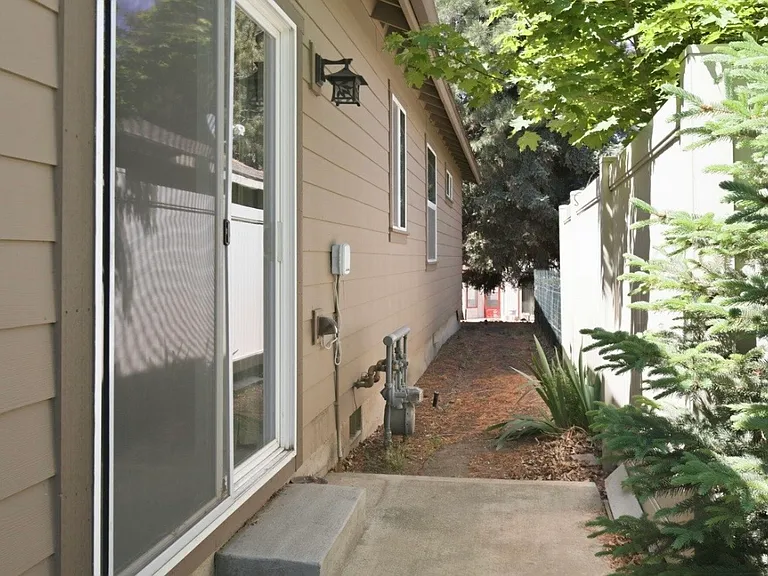 2302 NE Mary Rose Pl #2 — Photo 13