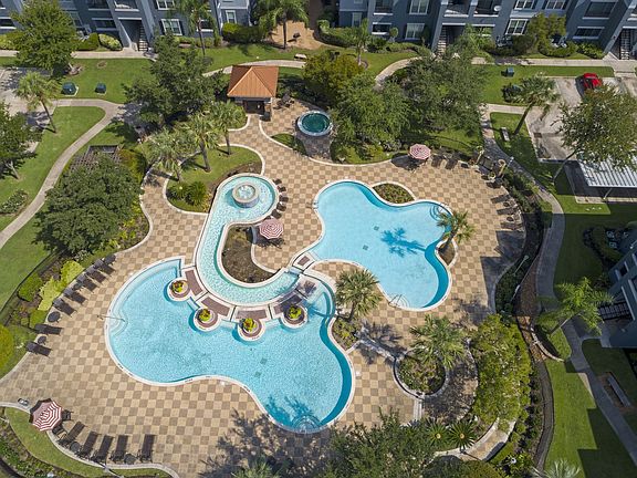 2nd image of 12430 Oxford Park Dr #1-133