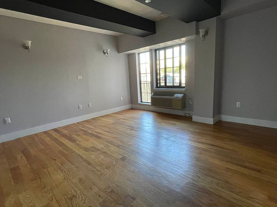 1st image of 121 Jefferson Ave APT 3
