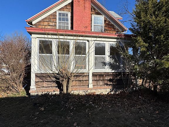 4th image of 402 S 3rd St