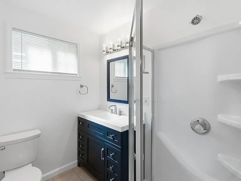 1162 Davis St — Photo 14