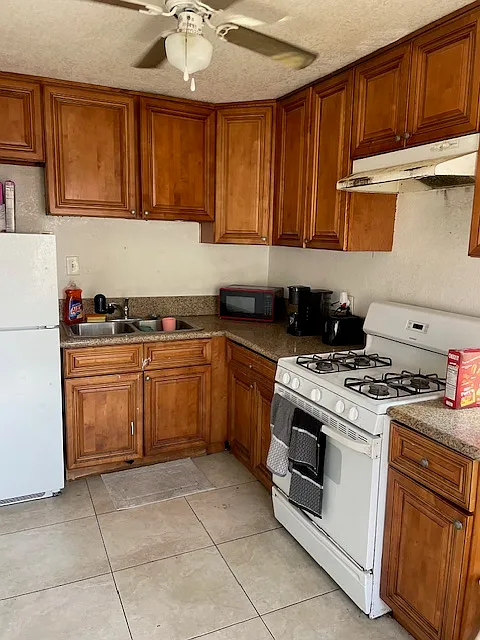 2 bed, 700 sqft, $2,295 — Photo 2