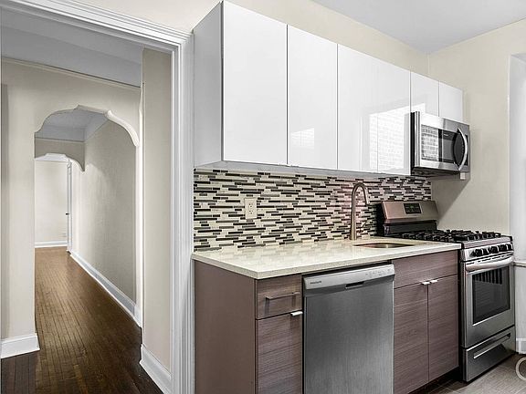 5th image of 3083 Crescent St #B3