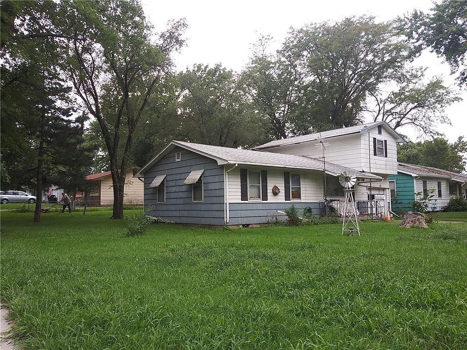 2nd image of 704 W 10th St