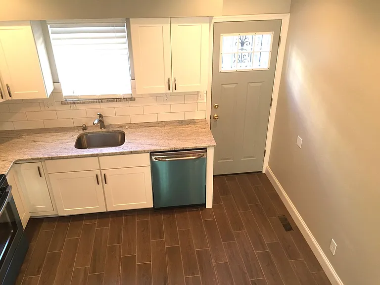 719 Sears St — Photo 8