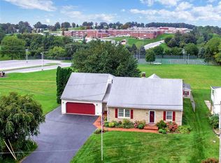10 W Boundary Ave, Dallastown, PA 17313