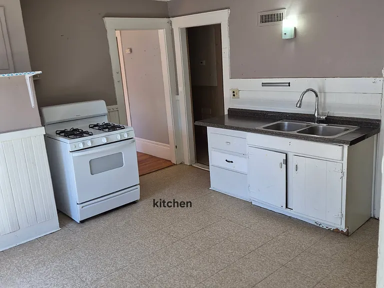 35 Walnut St #2 — Photo 4