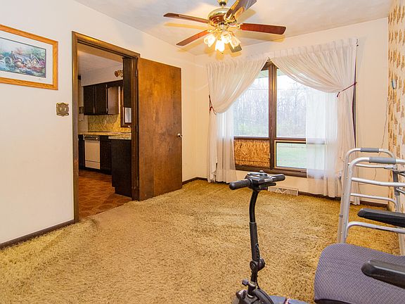 4th image of 2963 Pine Lake St
