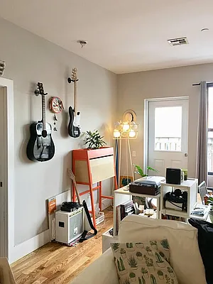 Rented by Manhattan Management LLC | media 53