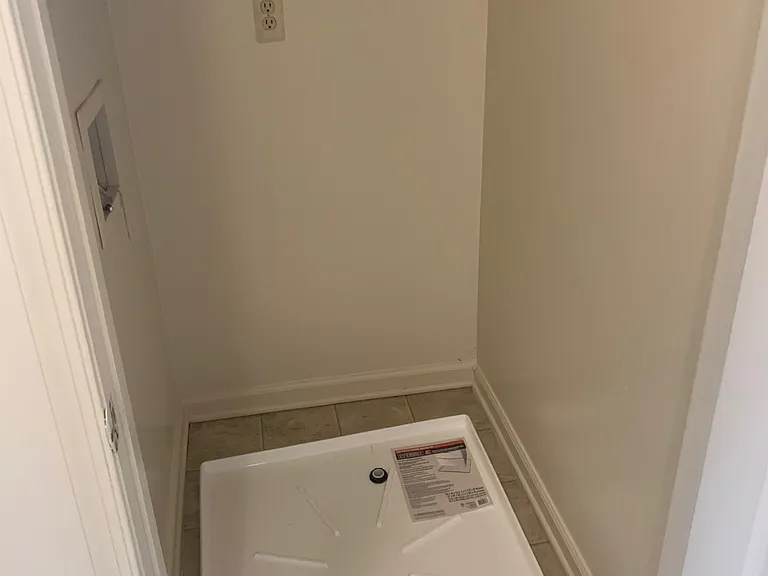 Victoria Village Apartments — Photo 33