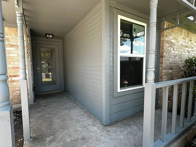 12207 Shropshire Blvd — Photo 3
