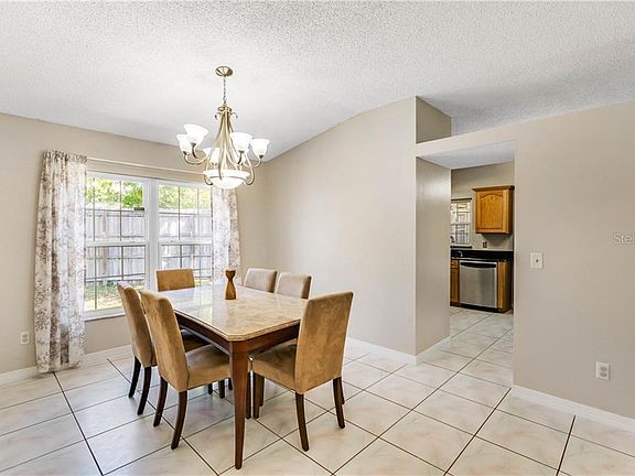 5th image of 1924 Windsor Oak Dr