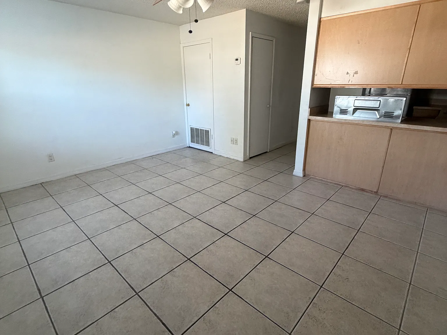 1 bed, 900 sqft, $1,050 — Photo 4