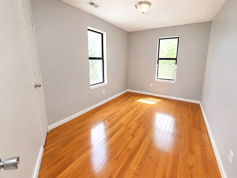 42 Greenwood St #3 — Photo 8