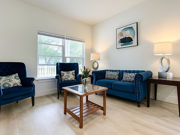 3rd image of 716 W Cathedral Pl