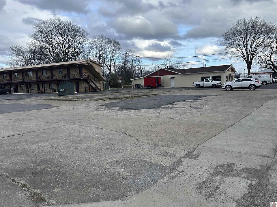 2nd image of 2504 Bridge St