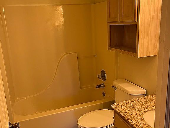 4th image of 207 Sweetheart Ct