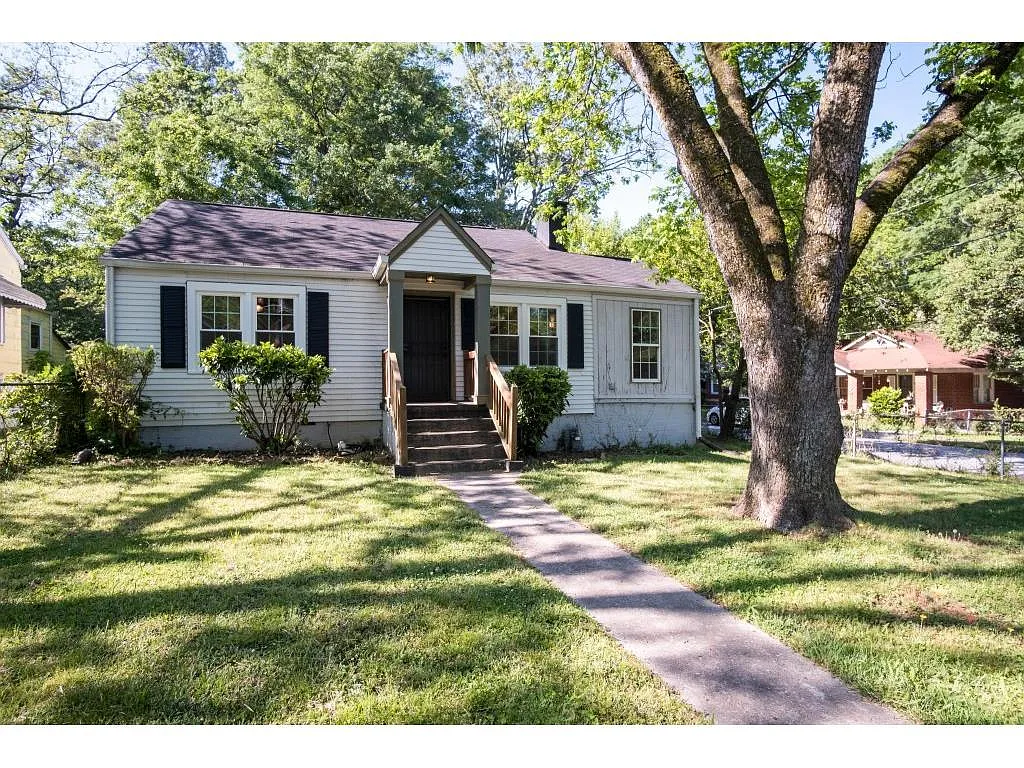 1872 Thompson Ave photo 1