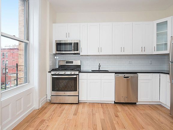3rd image of 80 W 82nd St #A3