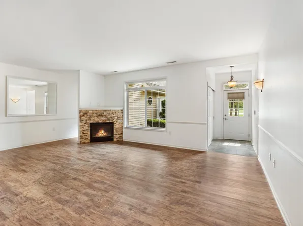 W398N6050 Autumn Woods DRIVE, Oconomowoc, WI 53066