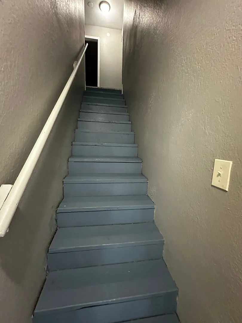 This beautiful 3bed/2bath two level home is only minutes away from the brookside area and even cl... — Photo 4