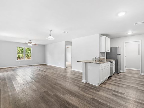 5th image of 123 W Lexington Ave