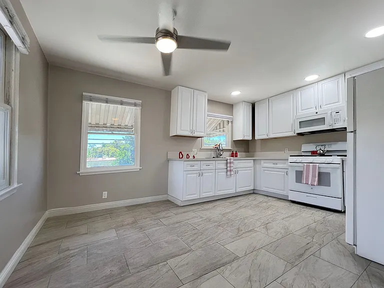 2247 Earl Ave — Photo 5