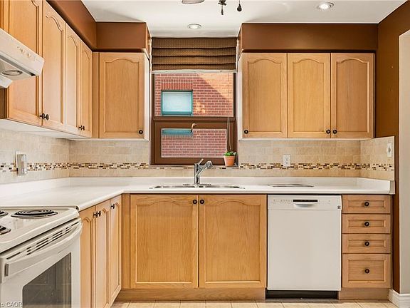 5th image of 8 Main St #203