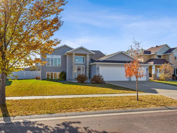 5514 Farmstead Ct S, Fargo, ND 58104
