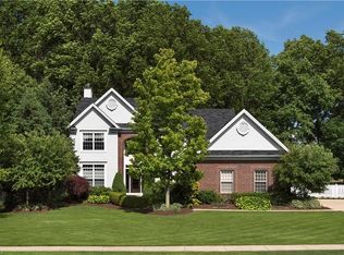 273 Williamsburg Dr, Avon Lake, OH 44012