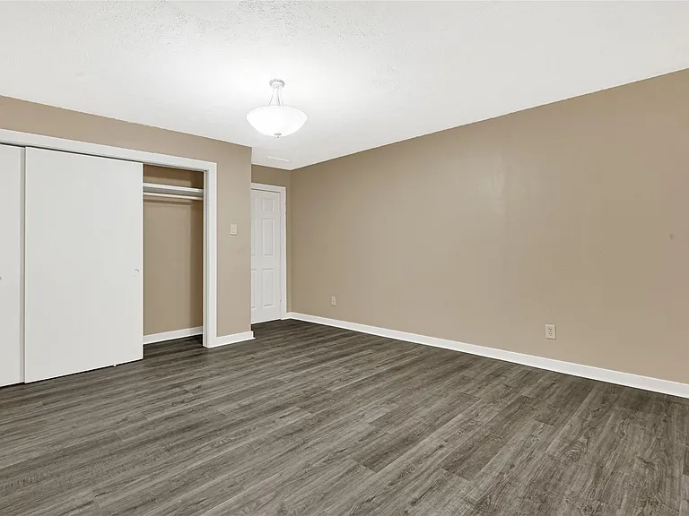 305 N Live Oak St — Photo 15