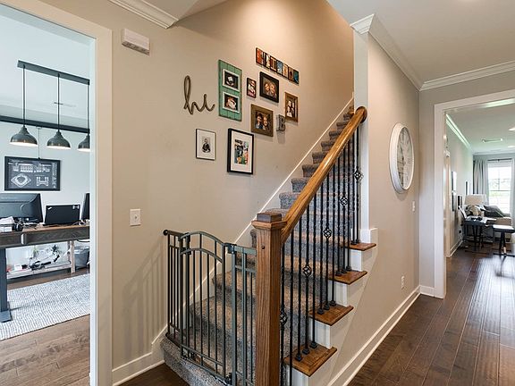 3rd image of 6815 Creekview Ct