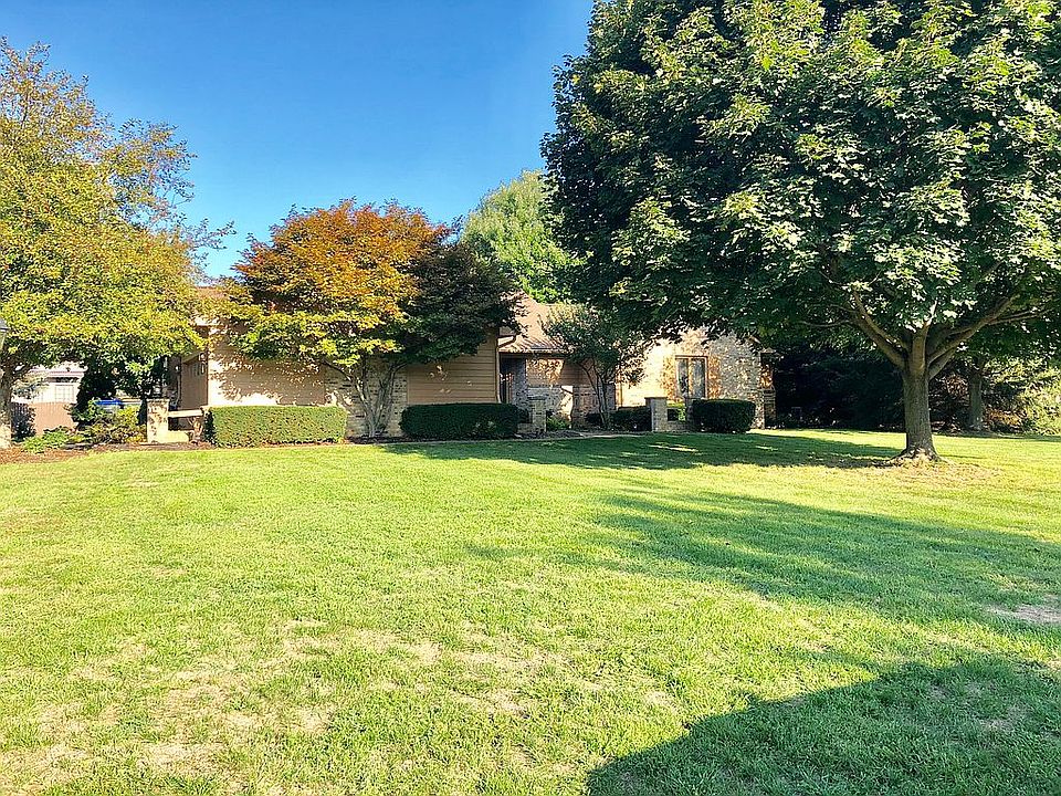 2nd image of 10083 Wexford Ct