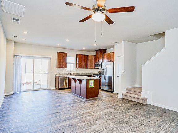 5th image of 307 Hunt Glenn Ct #1