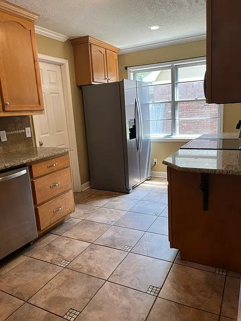 3 bed, 1.5 bath, 1326 sqft, $1,700 — Photo 4