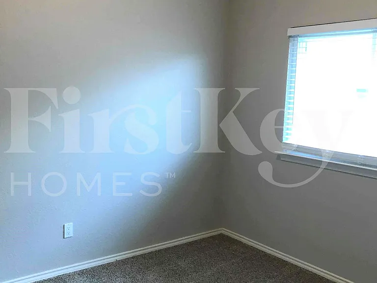 1027 Sea Shell Dr — Photo 12