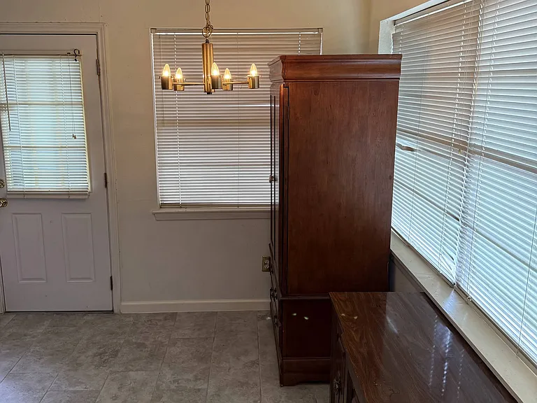 406 Pickford Dr — Photo 3