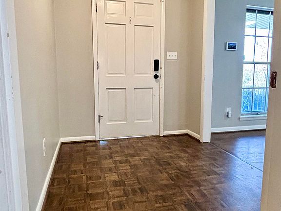5th image of 525 27th Ave NW
