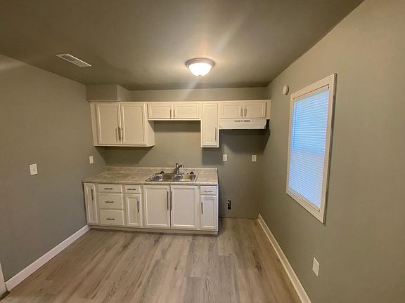 5th image of 2377 Kentucky St